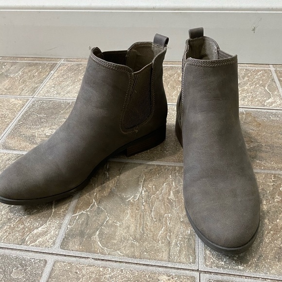 Brown Chelsea Boot - Picture 2 of 4